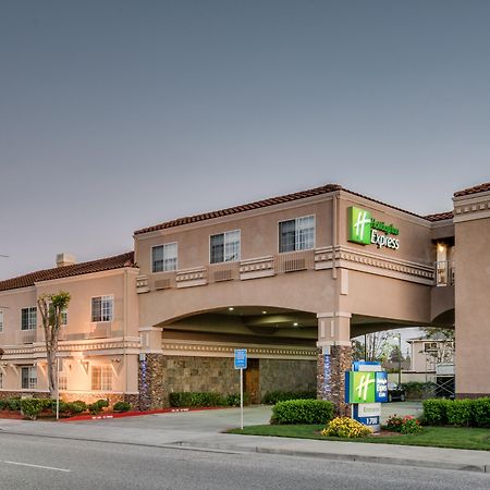 Holiday Inn Express & Suites Santa Clara By Ihg Exterior foto