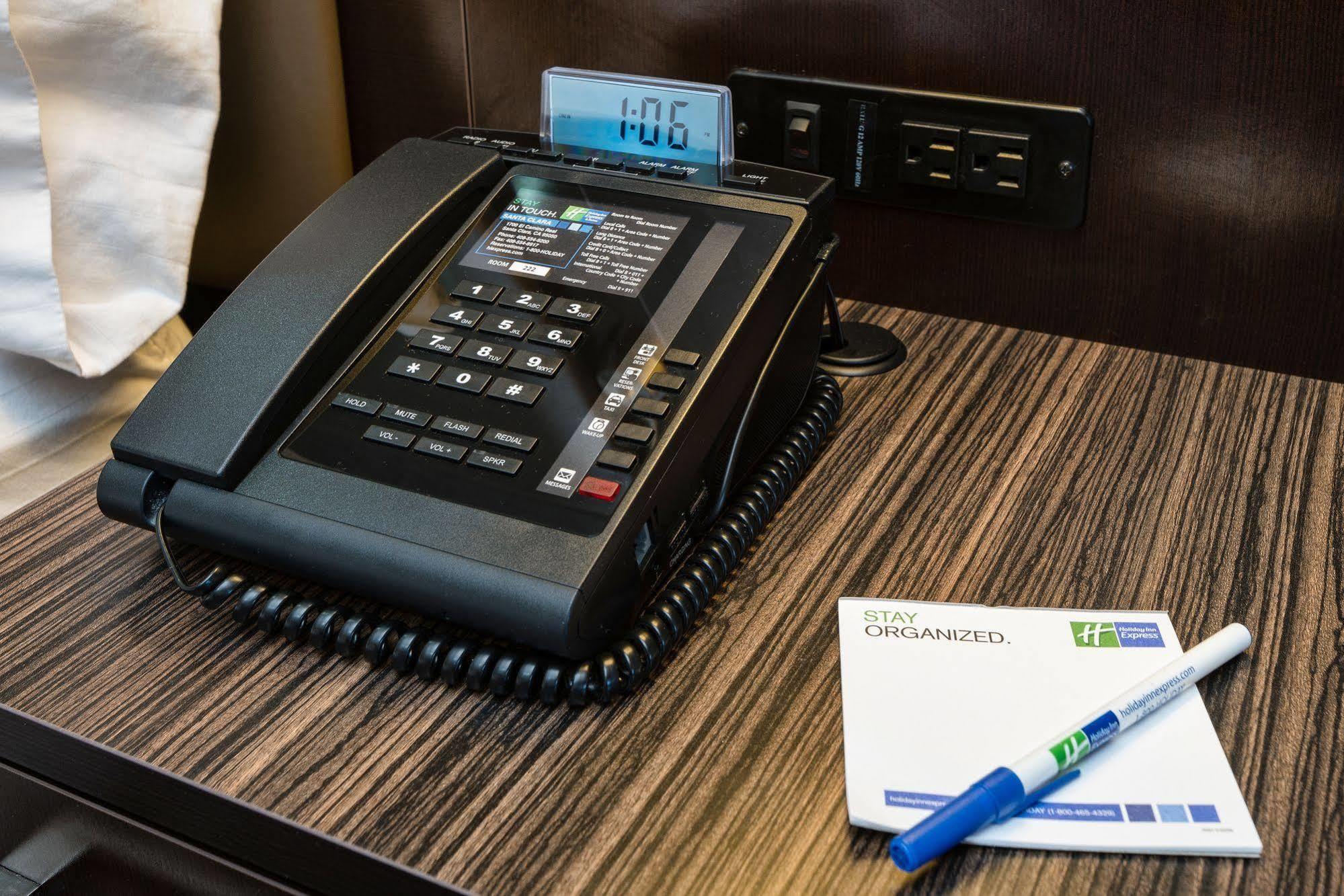 Holiday Inn Express & Suites Santa Clara By Ihg Exterior foto