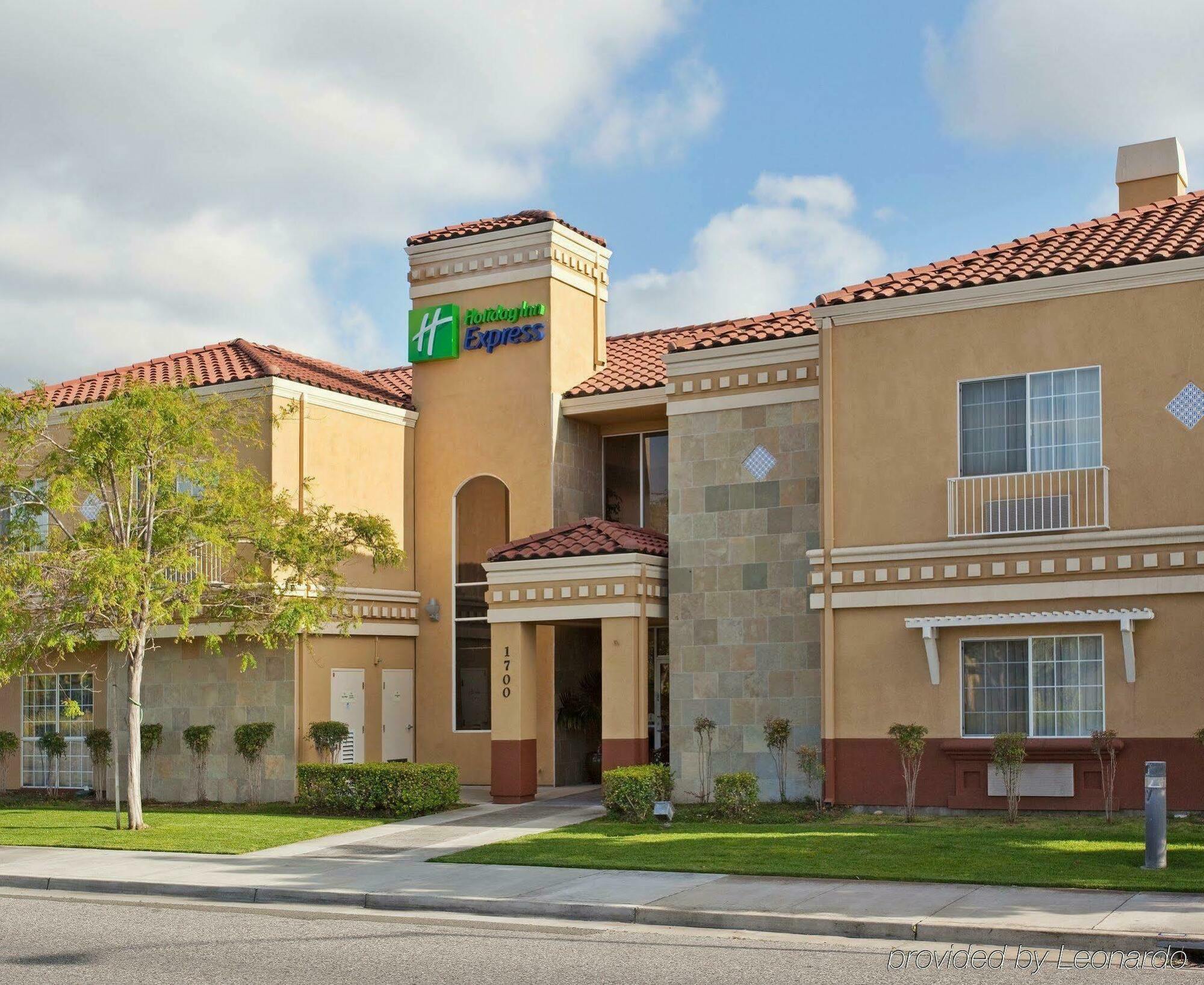 Holiday Inn Express & Suites Santa Clara By Ihg Exterior foto
